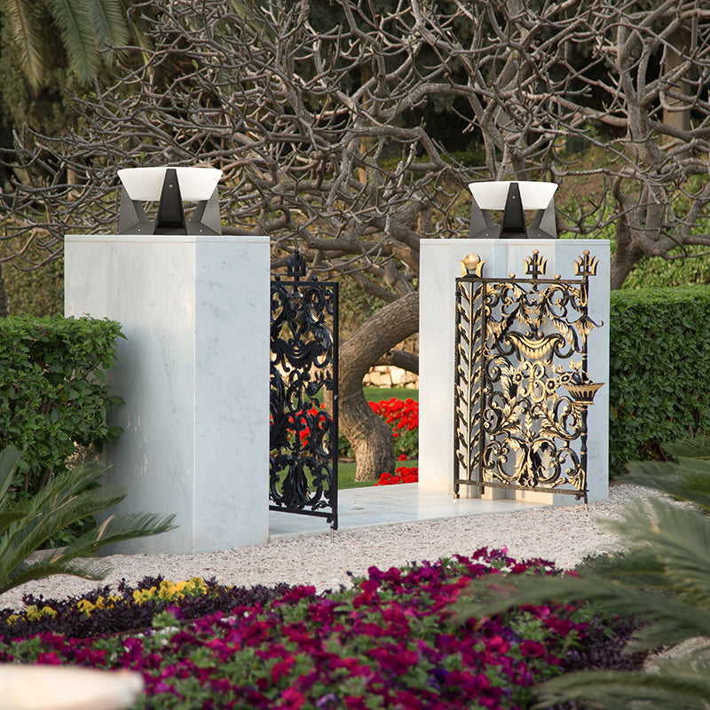 Wireless Solar-Powered LED Garden Light