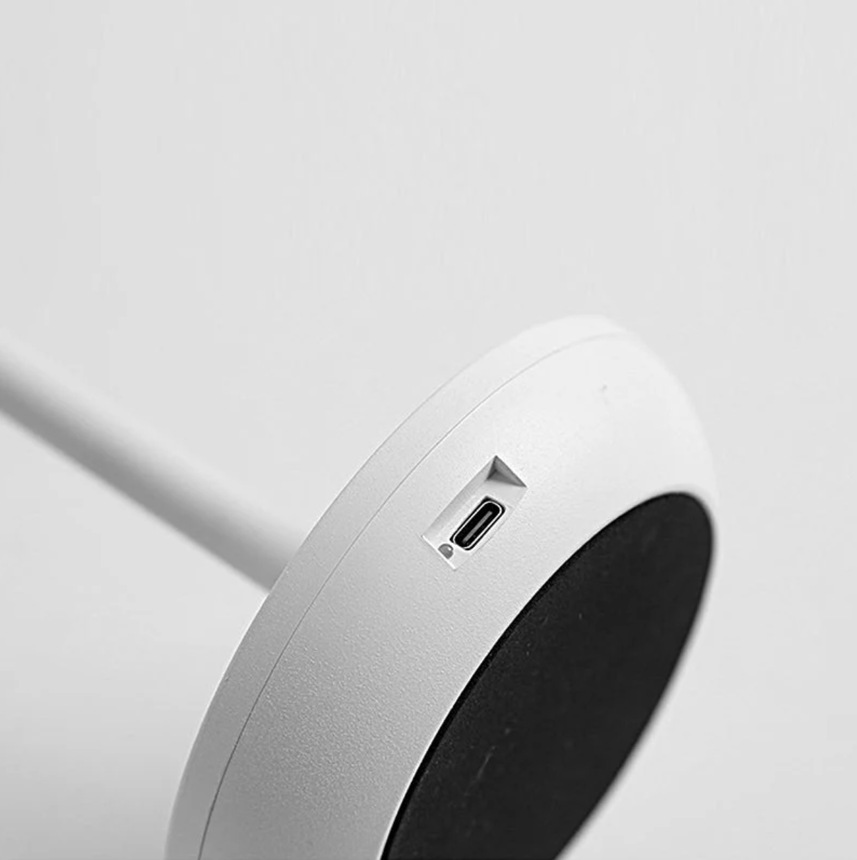 Minimalist Contemporary LED Cordless Table Lamp